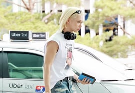 'Bức tượng điêu khắc đi bộ' của Felix (Stray Kids) [★Ảnh]
