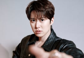 Kong Myeong: "Llamadas masivas tras mencionar el regalo de un coche a su hermano menor, Doyoung de NCT... Me siento orgulloso" [Entrevista ②]