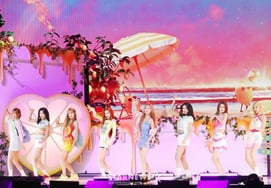 Hearts2Hearts 'Perfect Comeback Stage' [★Photos]