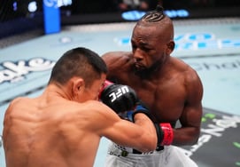«Si te doy un solo golpe, se acabó»: Khabib derriba a Horikuchi, ahora apunta al título... Sterling también domina a Cuello en el peso semipesado [UFC]