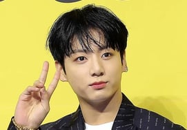"Se busca castigo severo": mujer brasileña que visitó 22 veces la casa de Jungkook de BTS recibe condena de prisión con suspensión en primera instancia