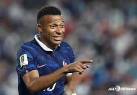"Waiting just for Messi!" Mbappé fires multiple goals, closing in on top scorer with one-goal gap... France storms past Iraq 3-0 despite torrential rain