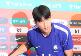 [B-Hind★] Lee Han-beom, the core of Hong Myung-bo's defense, vows to bring glory to the nation without any mistakes in the South Africa match. EPL love call comes later...