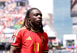 "He left to cut the umbilical cord during the World Cup?" French anchor made derogatory remarks about Jeremy Doku after his wife gave birth; he was eventually fired... The coach said, "Have a safe trip."