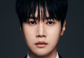 La Poem's Choi Sung-hoon, First Art Center Lisa Concert in Two Days