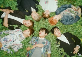 BTS, con su primera victoria en un programa musical de televisión terrestre tras su debut, la canción que rompió el récord.. El MV supera los 200 millones de vistas
