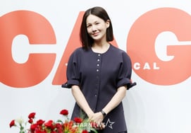 "A Miracle": Ivy Becomes First Korean Actress to Join Broadway's 'Chicago' [Comprehensive]