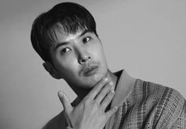 キム・ジソク、Netflix映画『夫たち』で完璧な演技 [★フォト]