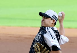 'Solidifying the lead' LG, securing 4th straight win by defeating Samsung! Jang Hyun-sik records emotional starting win for the first time in 9 years → Son Ju-young shuts down bases-loaded, one-out situation for 16th save [Jamsil On-Site Review]