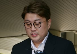 'Accidente de fuga con conducción bajo los efectos del alcohol': Kim Ho-jung sale de prisión el 30 tras aprobarse su revisión de libertad condicional [Oficial]