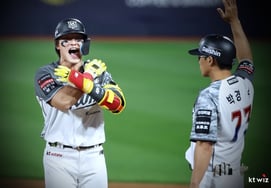 'Ahn Hyun-min finally explodes' with a bases-loaded grand slam and 7 RBI showcase, KT crushes SSG 13-2... '5G consecutive QS' Go Young-pyo records 6th of season [Suwon Field Review]