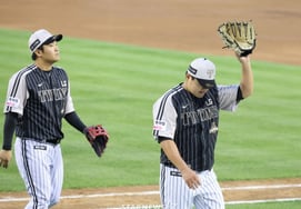 [Photo] Jang Hyun-sik's 5 innings of scoreless pitching: 'To someone in the stands'