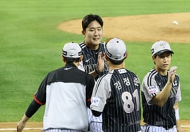 [一度にサッと] 『今日もソン・ジュヨンは心臓を持って遊んでいるんだ！9回表、1アウト満塁でも1点差リードを守り抜いたソン・ジュヨン
