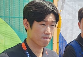 [フォト] パク・ジソンの口に注がれた目