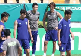 [Photo] Coach Hong Myung-bo at 'peak condition'