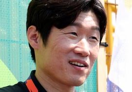 [Chụp ảnh] Ý nghĩa chứa đựng trong nụ cười của Park Ji Sung là gì?