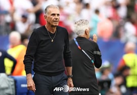 Cayos dẫn dắt Ghana và nắm cổ chân nước Anh trong phim 'Korean Bench and Potato' 'Sức mạnh' vòng 32 đội World Cup sau 2 tháng nhậm chức