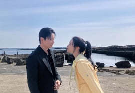 『素晴らしい新世界』のホ・ナムジュン、イム・ジヨンと親しげでいたずら心が爆発..「悲しく送るのはちょっとね」