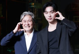 Choi Min-sik and Choi Hyun-wook, a surprisingly well-matched pair [★Photo]