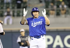 'もしはないけれど···' チェ・ヒョンウ、なんと12年ぶりに捕手復帰の珍しい光景を演出しそう! 43歳のベテランの献身は素晴らしかった