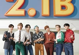[Формула] Музыкальное видео BTS 'Dynamite' 2,1 миллиарда просмотров.Рекорд был установлен