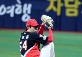 [Photo] Yang Hyeon-jong delivers a strong performance