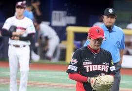 [Foto] 'An Woo-jin contra el abridor Yang Hyeon-jong': empate 3-3 hasta la tercera entrada