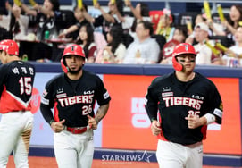 [Photo] Han Jun-soo and Castro score on Park Min's double