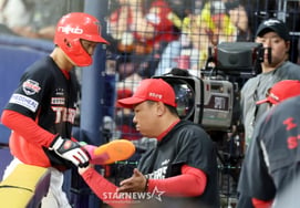 [フォト] 『ジェヒョンがオールスターに選ばれたのもおめでとう！イ・ボムホ監督