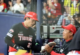 [相片儿] "被金浩玲捧腹大笑"的李凡浩导演