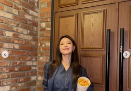 'No Distractions' Allowed: Sooyoung Busier Than Ever After Breakup.. Shares Sincere Thoughts at Film Festival [Star Issue]