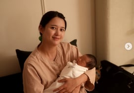 Nam Bo-ra, diez días después del parto, feliz sosteniendo a su bebé: "Se parece a mí" [Star Issue]