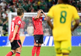 There is no such humiliation... 'Historically terrible performance' — Hong Myung-bo's team, which threw away its own path to the Round of 32, now faces analysis of the 'national disgrace' scenarios [World Cup On-Site Analysis]