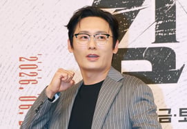 Choi Tae-hoon 'Pose with a Serious Face' [★Photo]