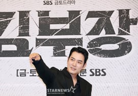 ジュ・サンウク 'キム部長、期待してください' [★フォト]