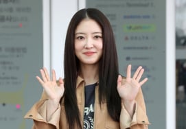 Lee Se-young, beautiful both in face and heart, ranks third among female stars