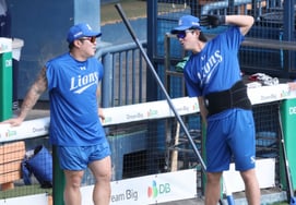 "The batting cycle has hit rock bottom," Manager Park Jin-man said with a wry smile, volunteering for an early special report 40 minutes ahead of schedule. "I trust the batters... 'We could score all at once.'" [Jamsil On-site]