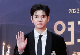 Ryeon, formerly of NU'EST, returns to fans.. Discharged from social service duty today (25th)