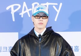 Thủ tướng Kim Min Suk đã bị thủ tướng BewhY bắn hạ với huy hiệu cờ Thái Cực lật ngược? "Đừng treo ngược"