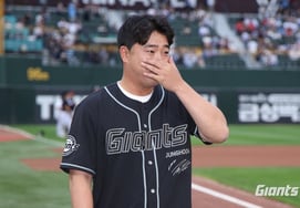 La primera ceremonia de retiro desde Lee Dae-ho: cómo Jung-hoon, con un promedio de 71 hits, se despidió como protagonista [Desde Busan]