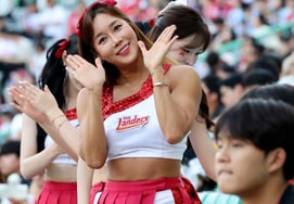 [Photo] 'A Hot Friday, Victory for the Landers'