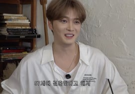 Kim Jae-joong, sobre la pregunta de matrimonio: «En mi horóscopo dice que me casaré a los 57 años», con amargura [Yano Shoho]