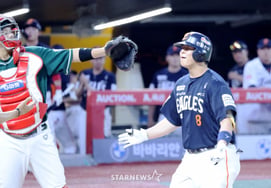 [Photo] 'Two-run home run in the top of the 6th inning' Noh Si-hwan