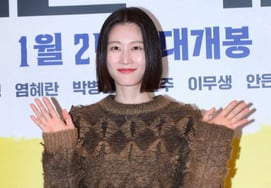 Lee Hyun-i, tras revelar una foto en su cama, aclara: «Estoy bien, señores»