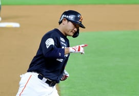 [Photo] 'Completing the big inning in the top of the 8th' Kim Tae-yeon's two-run home run