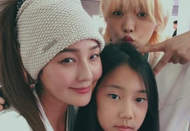 宥真♥奇太映，一下子长大了的两个女儿的近况公开...妈爸一个模子里刻出来的