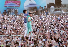 'Psy Himppeok Show' con Sung Si-kyung [★Fotos]