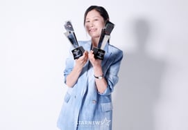 Mun So-ri: "Gracias al equipo 'Poksok Soksot Suda', me sentí segura en 'AAA'.. La juventud de Cortis es admirable" [Entrevista completa ★]