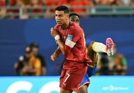'41-year-old' Ronaldo has it tough; even his 'lowest-rated' performance featured just one valid shot... Portugal and Colombia draw 0-0, both advance to Round of 32 as group runners-up