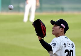 [Photo] "It's on my shoulders to break the three-peat streak," Min Jun Choi delivers a strong performance